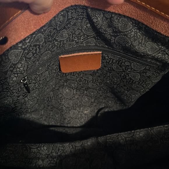 NWT Vegan Leather Shoulder Bag - Picture 6 of 12